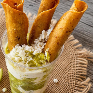 Flautas en vaso